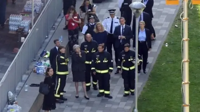 Прем'єр Британії відвідала місце пожежі