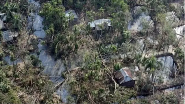 বাংলাদেশে ২০০৭ সালের ঘূর্ণিঝড় সিডরে লণ্ডভণ্ড একটি গ্রাম