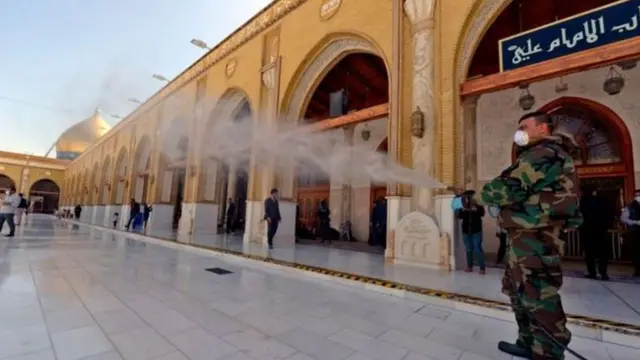 تعقيم مسجد بالعراق