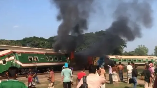 সিরাজগঞ্জে দুর্ঘটনা কবলিত ট্রেন রংপুর এক্সপ্রেস