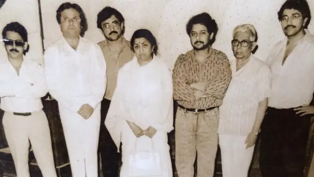 મનહર ઉધાસ અને અન્ય સાથે લતા મંગેશકર