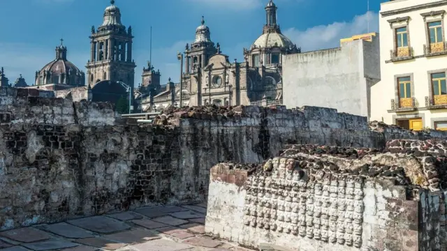 टेम्प्लो मेयर के पास अभी भी खुदाई का काम जारी है