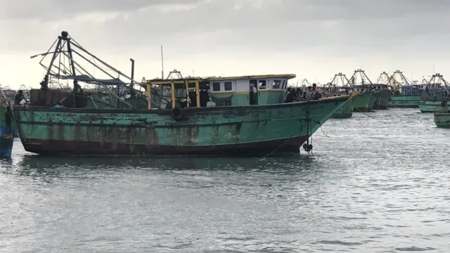 கொரோனா ஊரடங்கால் மீனவர்கள் பிடித்து வரும் மீன்களை ஏற்றுமதி செய்வதில் சிக்கல்: விரிவான தகவல்