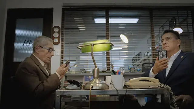Sergio en una oficina.