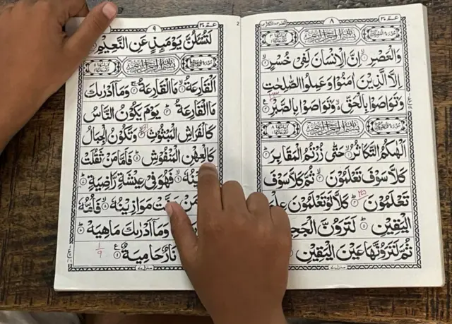 लखनऊ के एक मदरसे में छात्र