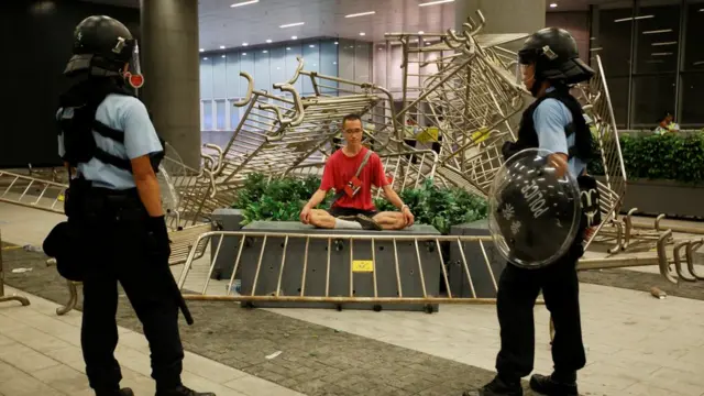 Manifestante sentado