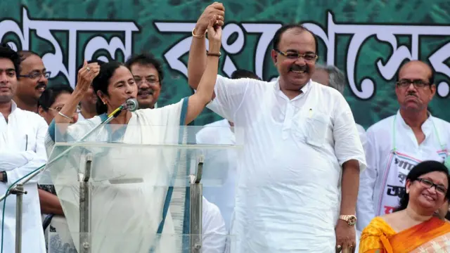 মুখ্যমন্ত্রী মমতা ব্যানার্জীর অত্যন্ত ঘনিষ্ঠ বলে পরিচিত ছিলেন কলকাতার মেয়র