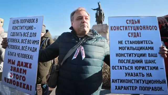 протесты у здания Конституционного суда в Петербурге