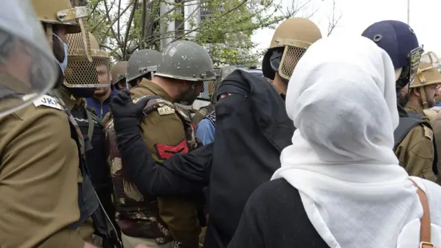 سرینگر میں طلبا کا احتجاج