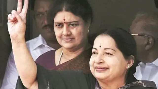 जयललिता के साथ वीके शशिकला.