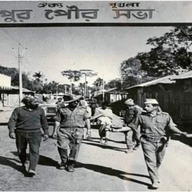 जमालपुर में घुसते हुए भारतीय सैनिक