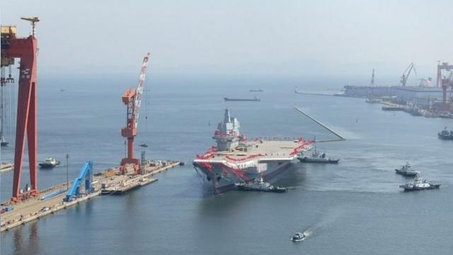 中國第一艘國產航母下水： 將來055萬噸驅逐艦可能作為未來解放軍航母戰鬥群的關鍵組成部分