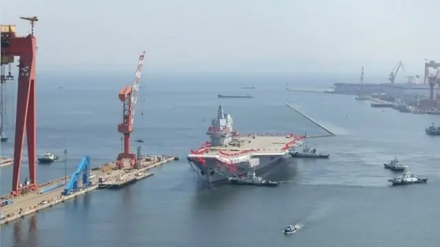 中國第一艘國產航母下水： 將來055萬噸驅逐艦可能作為未來解放軍航母戰鬥群的關鍵組成部分