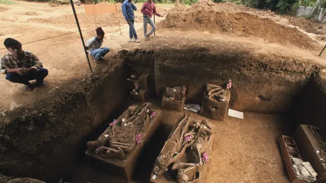 দ্বিতীয় বিশ্বযুদ্ধে নিহতদের স্মরণে তৈরি সৌধ।