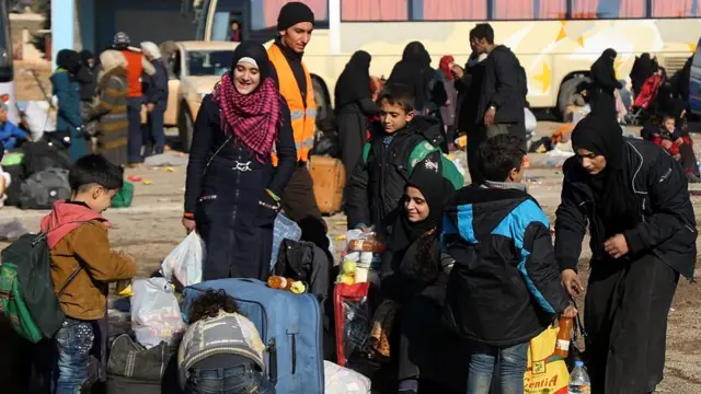 Halep'te tahliye edilen siviller