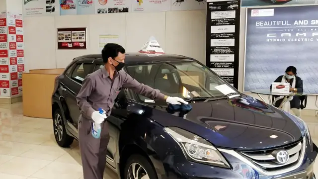 शोरूम डीलर आणि सर्व्हिस सेंटर चालकांच्या नफ्यासाठी जास्त वाहनं विकली जाणंही आवश्यक आहे