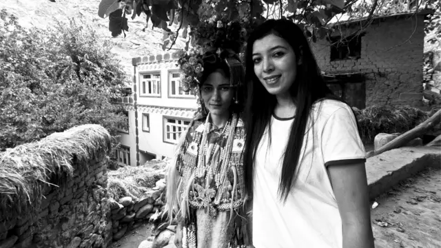 ల్హామో, టీనా