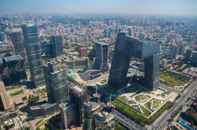 急須に丸にズボンに……中国、「奇妙な」建築を禁止 - BBCニュース