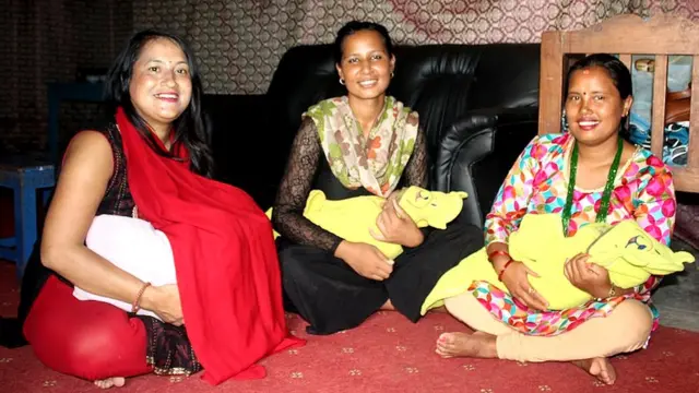 स्तनपान गराउने आमा