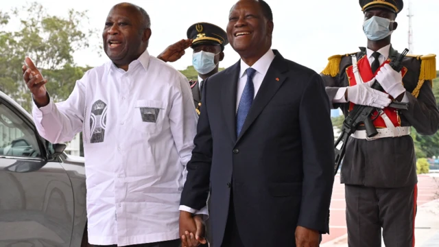 Le Président ivoirien Alassane Ouattara (D) et son prédécesseur Laurent Gbagbo (G) à Abidjan, Côte d'Ivoire - Mardi 27 juillet 2021
