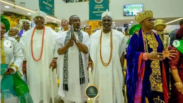 Awọn alejo pataki nibi ijọsin naa