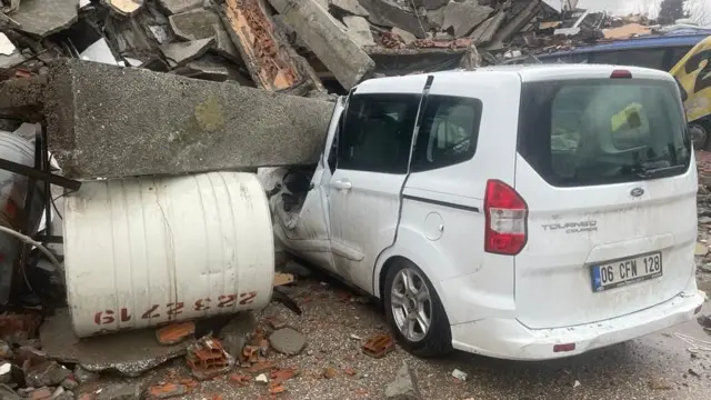 நிலநடுக்கத்தால் பாதிக்கப்பட்டோருக்கு உதவுவதாக உலக நாடுகள் உறுதியளித்திருக்கின்றன.