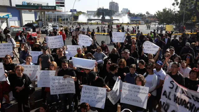 Pessoas protestam contra medidas do governo na cidadejogoscassinoGuadalajara