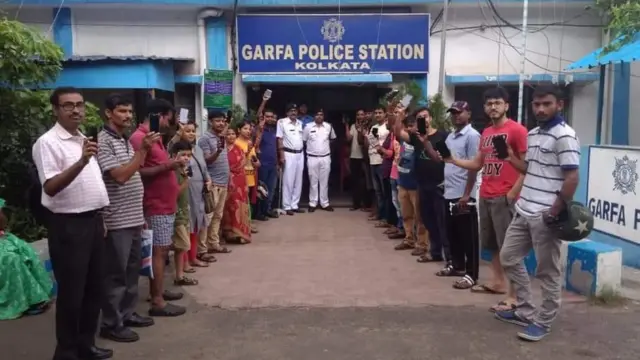 পুলিশ বলছে, কলকাতা শহরে প্রতিমাসে ১০০০ থেকে ১২০০ মোবাইল ফোন উদ্ধার করা হয়।