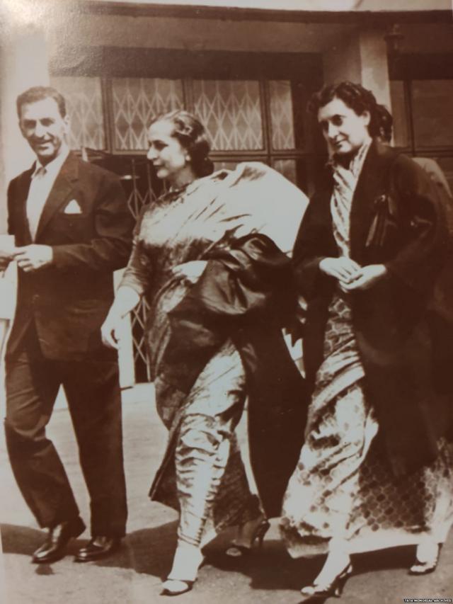 टाटा अपनी पत्नी थेली और इंदिरा गांधी के साथ