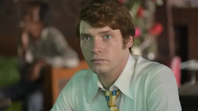 'द सर्पंट' या ड्रामा सीरीजमध्ये निपेनबर्ग यांच्या भूमिकेत अभिनेता बिली हाऊल