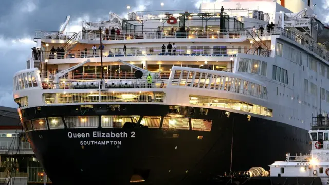 The QE2 in Melbourne in 2008