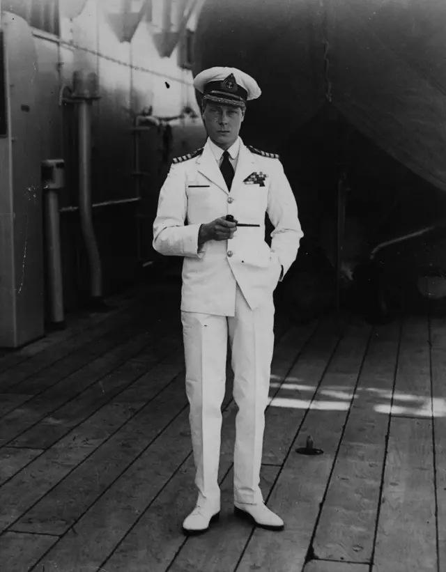 Эдуард VIII в военно-морской форме