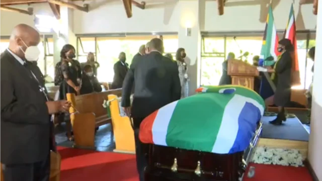Di moment South African President Cyril Ramaphosa take di stage to eulogise di late South African politician