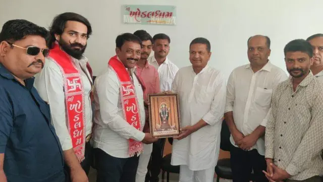 ખોડલધામ ખાતે કોળી જૂથના આગેવાનો સાથે નરેશ પટેલે એક બેઠક કરી હતી