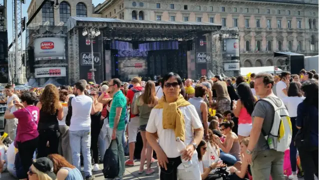 Anh Lê Mạnh Hùng trong một chuyến đi biểu diễn ở Milan