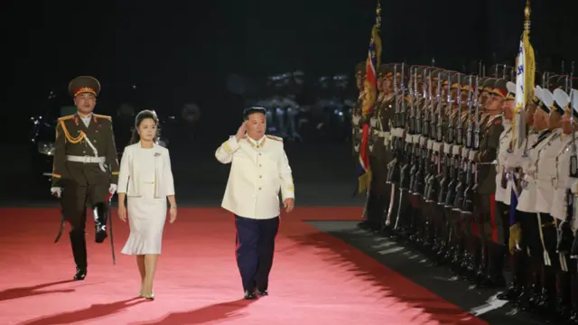 Le leader nord-coréen Kim Jong-un lors d'un défilé militaire à Pyongyang en avril
