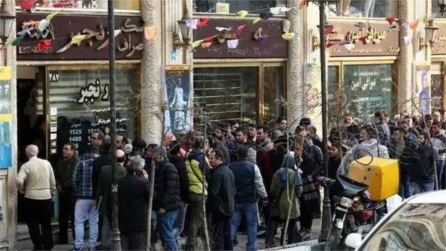 بعضی صرافىها از خرید و فروش ارز خودداری میکنند