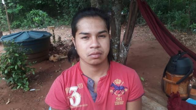 Ertiel posa para foto