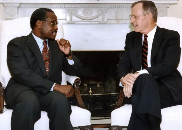 کلارنس تامِس