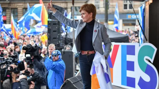 Nicola Sturgeon durante un acto por el sí a la independencia.