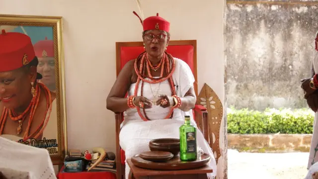 Eze bụ nwaanyị n'Asaba