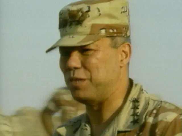 کالین پاول در سال ۱۹۹۰ در عربستان