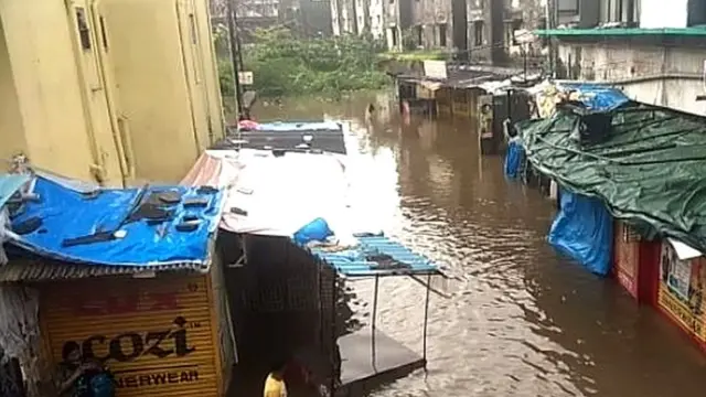 ముంబయిని ముంచెత్తిన వర్షం