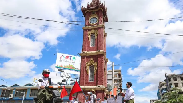 ဖမ်းဆီးခံ ရခိုင် ကျောင်းသားတွေ လွတ်မြောက်ရေး အခြားဒေသ တချို့မှာလည်း ဆန္ဒထုတ်ဖော်ခဲ့ကြ
