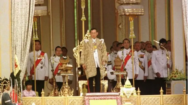 Vua Bhumibol được cho là người có quyền lực lớn