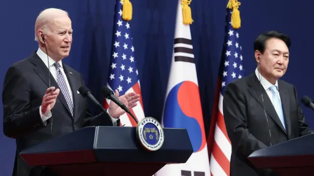 21일 용산 대통령실 청사 강당에서 한미정상회담 공동 기자회견을 하는 윤석열 대통령과 조 바이든 미국 대통령