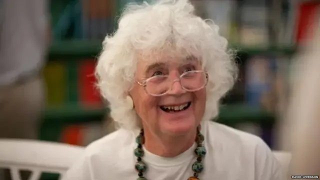 एलिजाबेथ द्वितीय