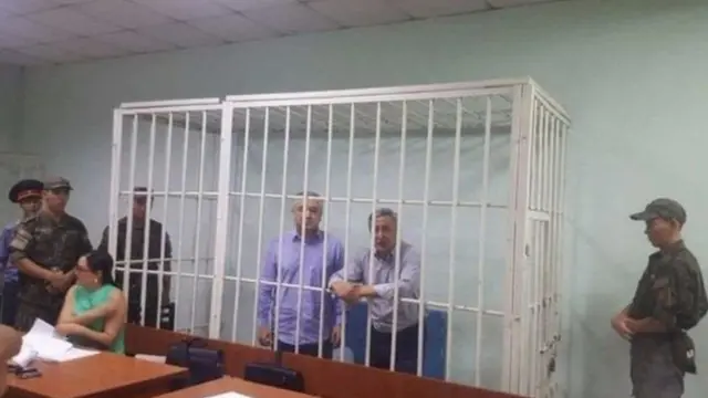 "Ата Мекен" партиясынын лидери Өмүрбек Текебаев жана анын партиялашы, мурдагы элчи Дүйшөнкул Чотонов бир жыл мурда сегиз жылга эркинен ажыратылган.