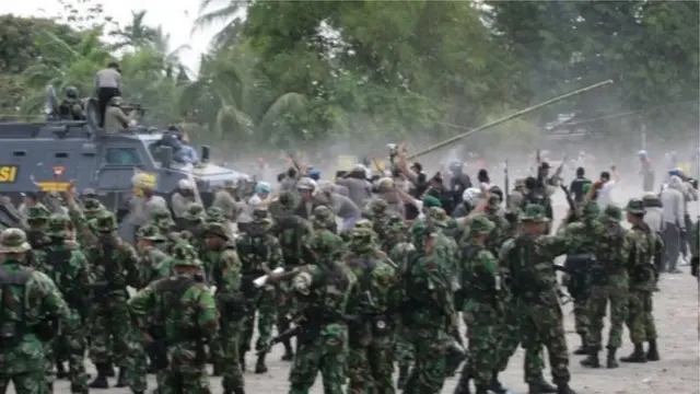 Aspirasi Papua merdeka selalu mendapatkan reaksi keras dari aparat Polri dan TNI