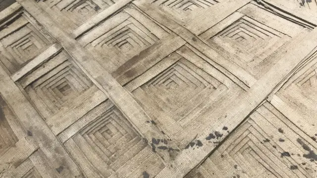 Envoltura e la momia.